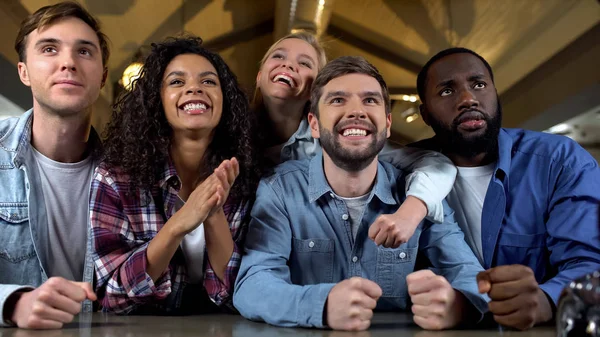 Zufriedene Mannschaftsfans Die Nationale Meisterschaft Siegesfreude Unterstützung Sehen — Stockfoto