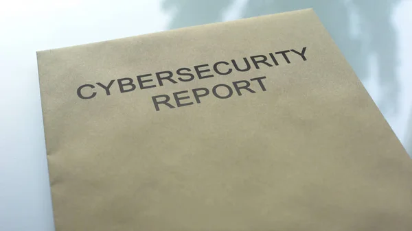 Cyber Security Report Map Met Belangrijke Documenten Liggend Tabel Close — Stockfoto