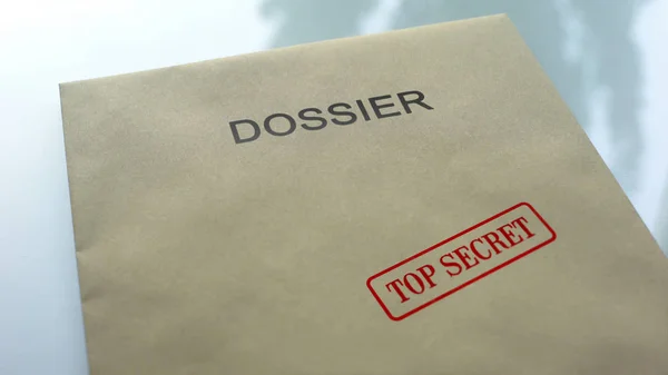 Dossier Top Secret Seal Tertera Pada Folder Dengan Dokumen Penting — Stok Foto