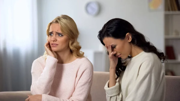 Worried Asian Woman Telling Bad Shocked News Her Best Friend — Stock Photo, Image