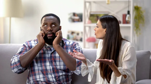 Annoyed Black Man Ignoring Conversation Girlfriend Misunderstanding — Stock Photo, Image