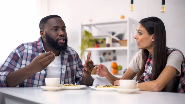 Annoyed Multiracial Couple Quarreling Lunch Family Relations Conflict — Stock Photo, Image
