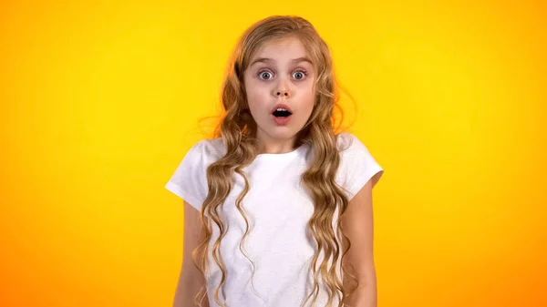 Funny Schoolgirl Widely Opened Eyes Looking Cam Shocking News Promo — Stock Photo, Image
