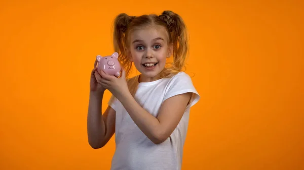 Extremely Cute Girl Holding Piggybank Looking Camera Deposit Juniors — Stock Photo, Image