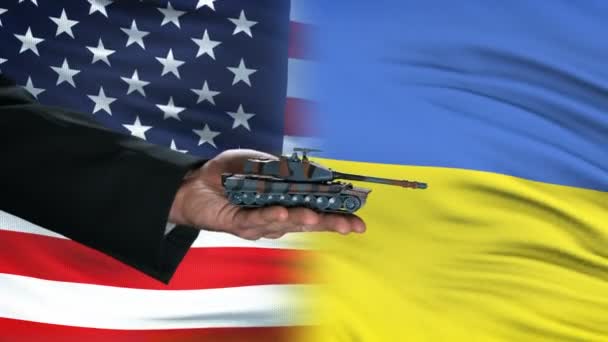 USA and Ukraine officials exchanging tank for money, flag background negotiation — Stock Video