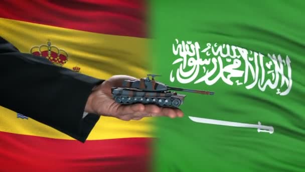 Spanien und Saudi-Arabien Beamte tauschen Panzer gegen Geld, Flagge Hintergrund — Stockvideo