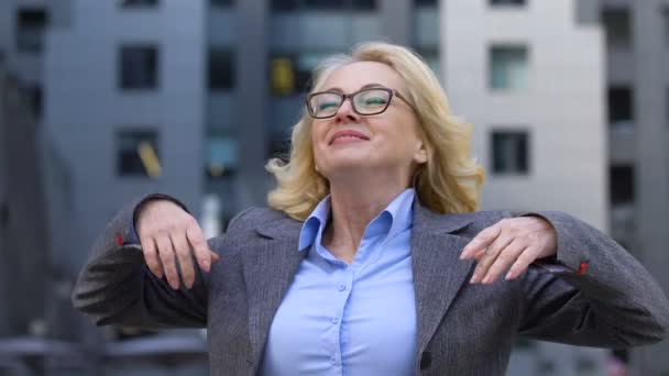 Happy woman raising arms, breathing deeply, glad having no asthma or allergy — Stock Video