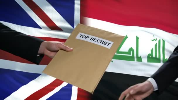 I politici di Gran Bretagna e Iraq si scambiano buste top secret contro le bandiere — Video Stock