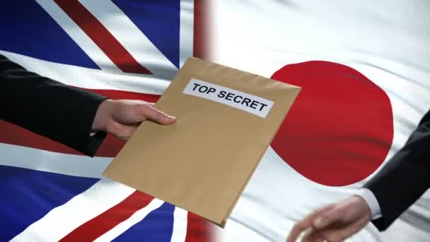 Storbritannien och Japan politiker utbyta topphemliga kuvert mot flaggor — Stockvideo