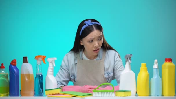 Confused housewife choosing between detergents, eco-friendly cleaning chemical — Stock Video