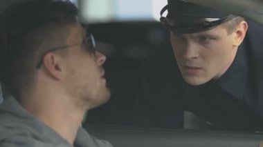 Polis memuru arabada adam ehliyeti kontrol, görev trafik kuralları polis