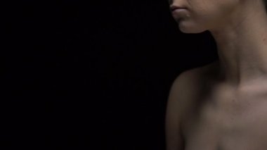 Çıplak bayan sıkma ve dolar banknot atma, cinsel ticaret protesto