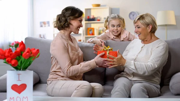 Woman Presenting Granny Red Gift Box Girl Congratulating Her Mothers — Stock Photo, Image