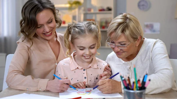 Elderly Mother Daughter Grandchild Drawing Color Pencils Time Together — Stock Photo, Image