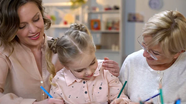 Female Family Members Teaching Kid Draw Child Education Parents Attention — Stock Photo, Image