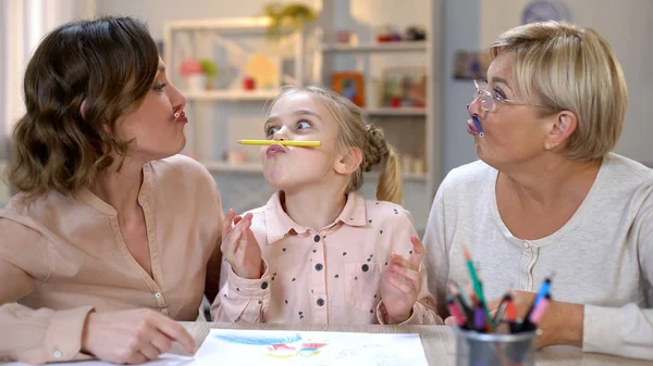 Funny Multi Generation Females Fooling While Drawing Happy Childhood — Stock Photo, Image