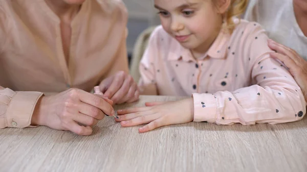 Young Mother Doing Manicure Daughter Spending Time Together Female Leisure — Stock Photo, Image