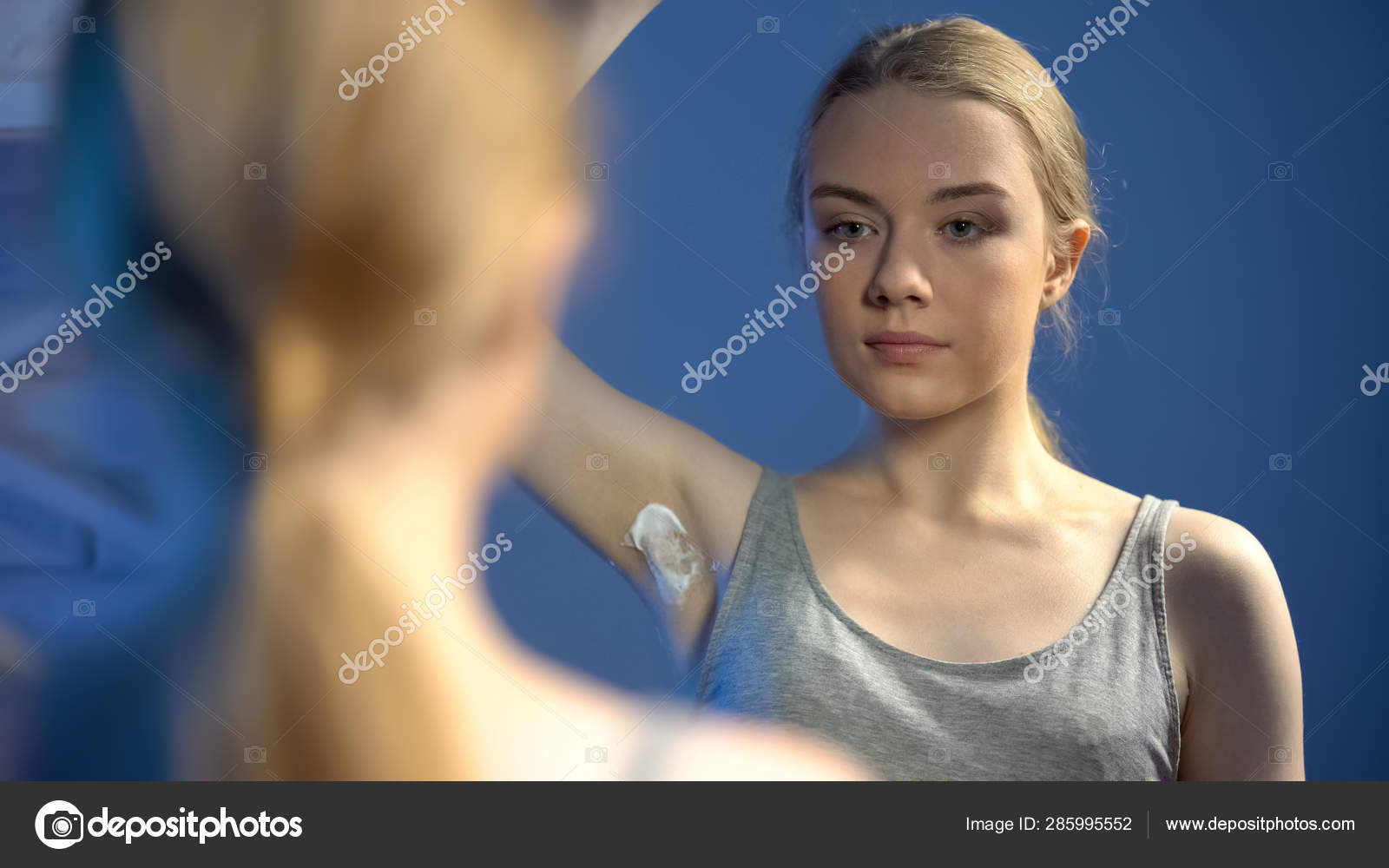 Attractive Teen Girl Shaving Armpit Front Bathroom Mirror Personal Hygiene  Stock Photo by ©motortion 285995552