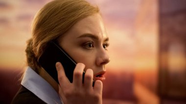 Genç bayan patron telefonda azarlama, vicdansız ortakları ile sözleşme kırma