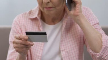 Banka desteği, finansal danışmanlık, yardım arama kredi kartı ile kıdemli kadın