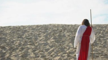 Musa ile personel çöl yürüyüş, kamera el dışarı ulaşan, kurtarma ruhları