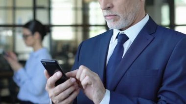 Son ticaret Haberleri, iş uygulaması arama, akıllı telefon kullanarak kıdemli girişimci