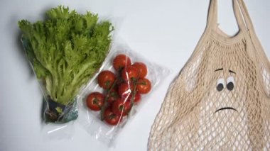 Sebzeler için eko çanta lehine Plastik paketleri reddi, ekoloji kavramı