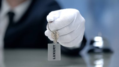 Resepsiyonist el Anahtarlık üzerinde yazılmış lüks, Premium kalite otel, çekim