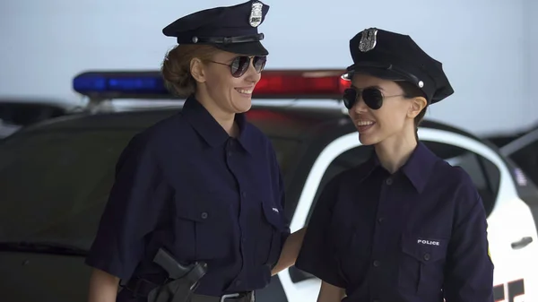 Smiling Female Patrol Officers Walking Police Station Successful Operation — Stock Photo, Image