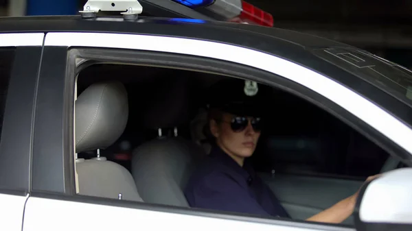 Female Patrolwoman Driving Police Car Traffic Laws Patrolling Monitoring Order — Stock Photo, Image