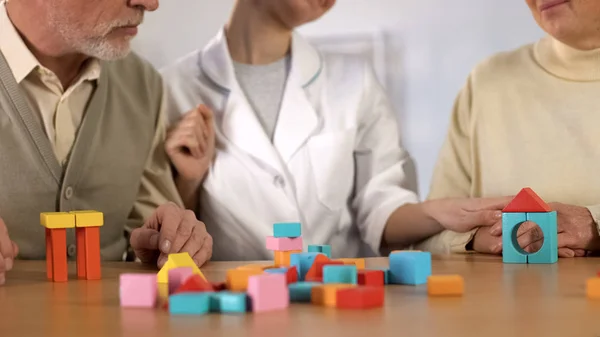 Senior Man Woman Combining Color Building Blocks Table Dementia Therapy — Stock Photo, Image