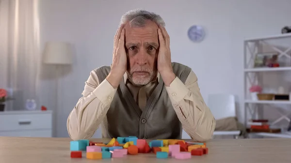 Confused Pensioner Trying Remember Combine Blocks Brain Disease Alzheimer — Stock Photo, Image