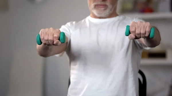Old Man Lifting Dumbbells Training Muscles Joints Injury Insult — Stock Photo, Image