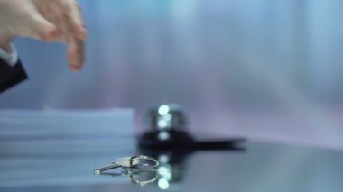 Resort anahtarlık otel misafir masadan alarak yazılı, konaklama rezervasyonu