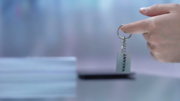 Vacant word written on keychain female taking from male boss hand, employment — Stock Video