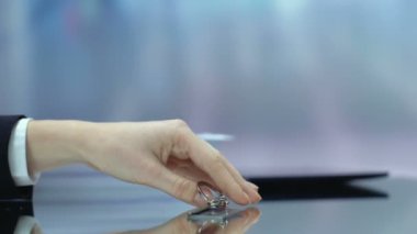 Sigorta anahtarlık müşteri masa, mülkiyet koruma, bakım alarak yazılı