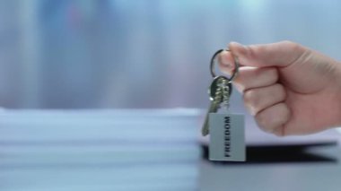 El tutma anahtarlık, ilham yeni fırsatlar ve özgürlük, ilham