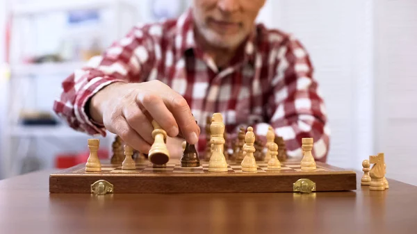 Senior Gentleman Training Chess Competition Developing Strategy Checkmate — Stock Photo, Image