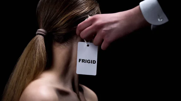 Man Hand Putting Frigid Label Female Ear Imposing Sex Insecurities — Stock Photo, Image
