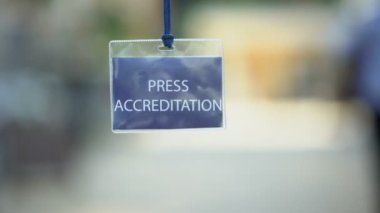 Etkinlik sırasında bulanık arka plan, medya Kimlik kartına karşı basın akreditasyon kartı