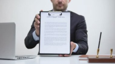 Avukat İstihdam mahkemesi iddia tutar, işyerinde ayrımcılık, haksız işten çıkarma