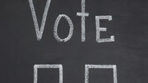Χέρι βάζοντας τσιμπούρι κοντά Ναι επιλογή για μαυροπίνακα δημοψήφισμα κρατικό, ψήφος Δημοκρατία — Αρχείο Βίντεο