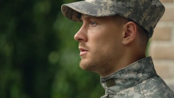 Zdůraznil potíže mladého vojáka, posttraumatická porucha, duševní zdraví — Stock video