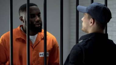 Afro-Amerikan mahkumu hapishane Muhafızları, yolsuzluk hapishanesi ile düzenleme