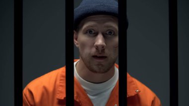 Kibirli esir meydan atma, kamera arıyor, tehlikeli suçlu