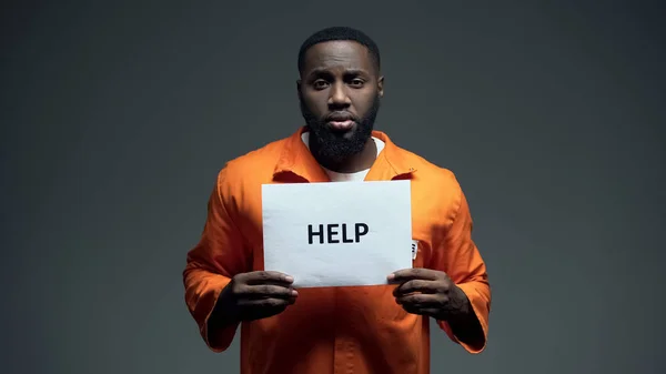 Afrikaans Amerikaanse Mannelijke Gevangene Holding Help Sign Vragen Gerechtigheid Misbruik — Stockfoto