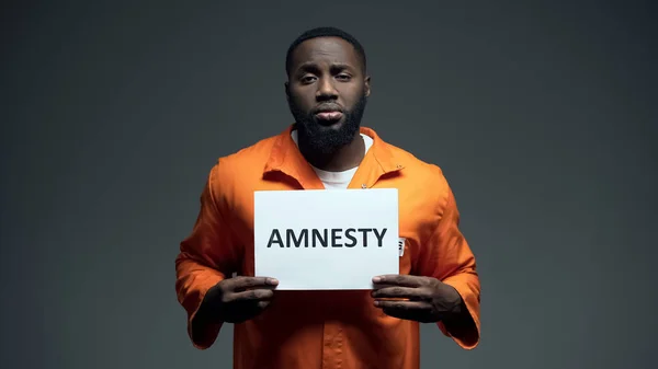 Afro American Prisoner Holding Amnesty Sign Asking Help Human Rights — Stock Photo, Image