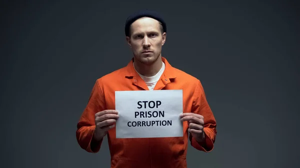 Kaukasische Inhaftierte Männliche Halter Stoppen Gefängnis Korruption Zeichen Fehlerhaftes System — Stockfoto
