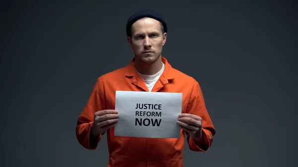 Caucasian Prisoner Holding Justice Reform Now Sign Human Rights Protection — Stock Photo, Image