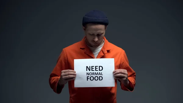 Hombre Prisionero Sosteniendo Necesidad Comida Normal Signo Maltrato Cárcel Hambre — Foto de Stock